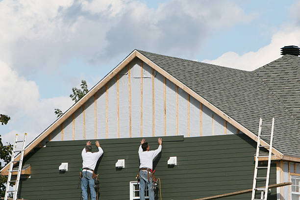 Professional Siding Replacement technician working in Bridgeport, TX